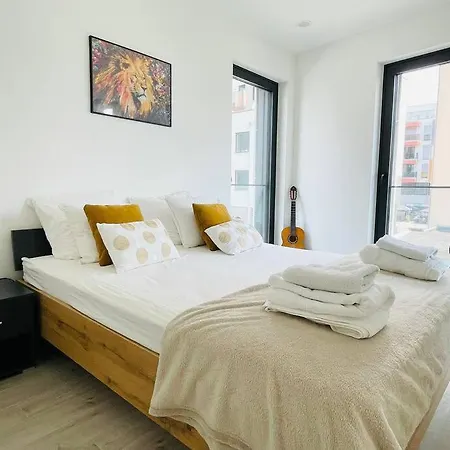 Cosy 1 Bedroom Flat In Center With Terrace *
