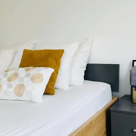 Cosy 1 Bedroom Flat In Center With Terrace